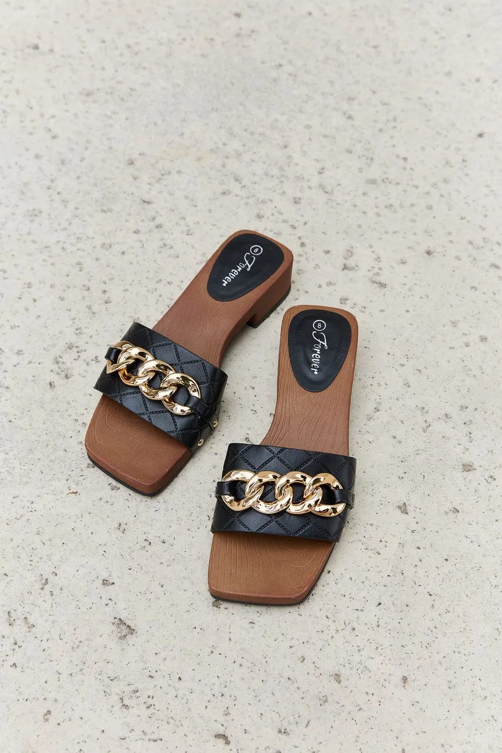 Chain Detail Clog Sandal in Black