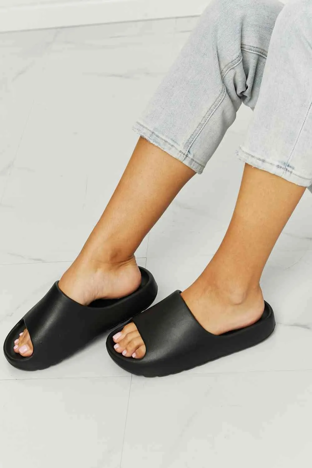 Cloud Comfort Noir Slides Faux Rubber Womens Sandals