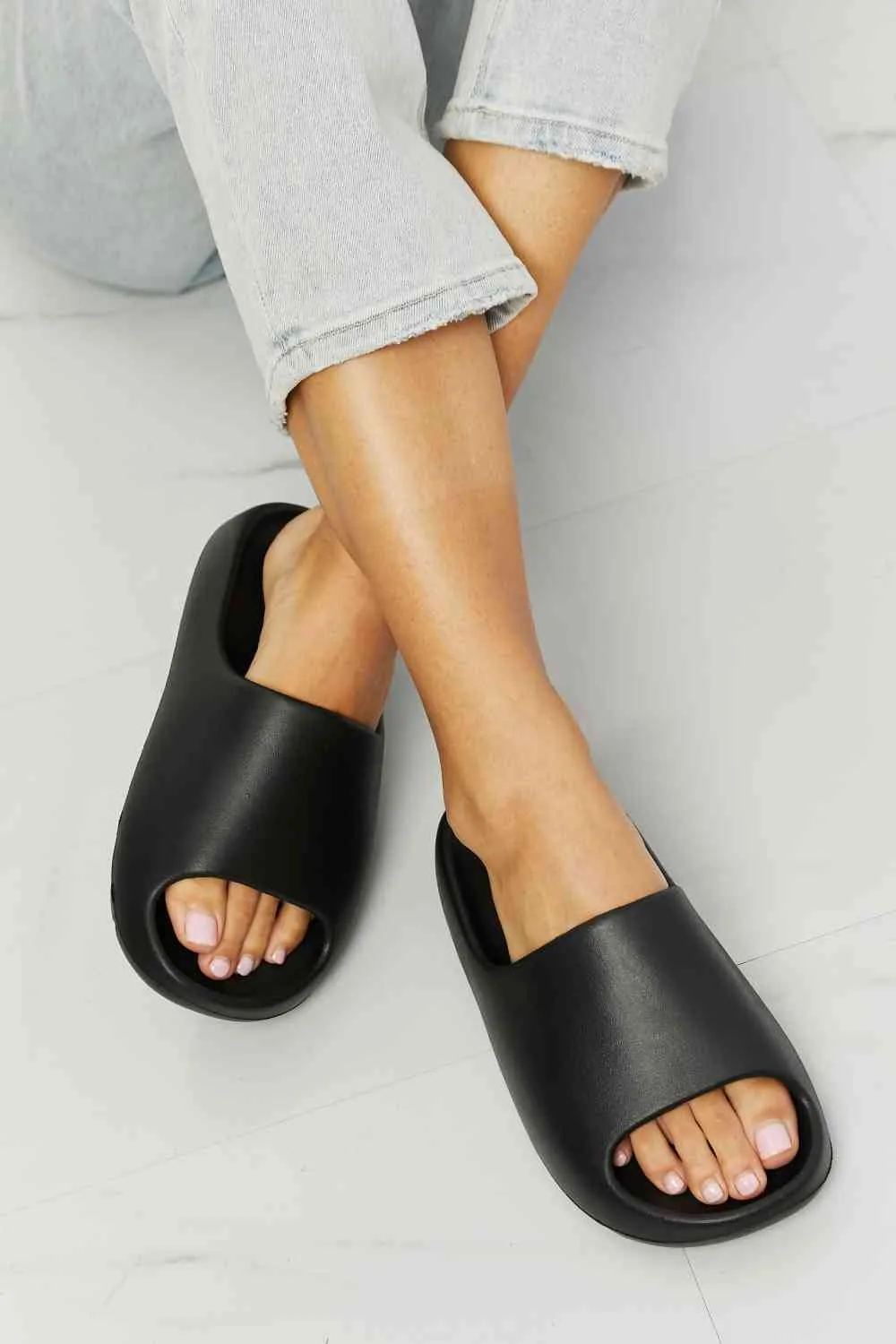 Cloud Comfort Noir Slides Faux Rubber Womens Sandals