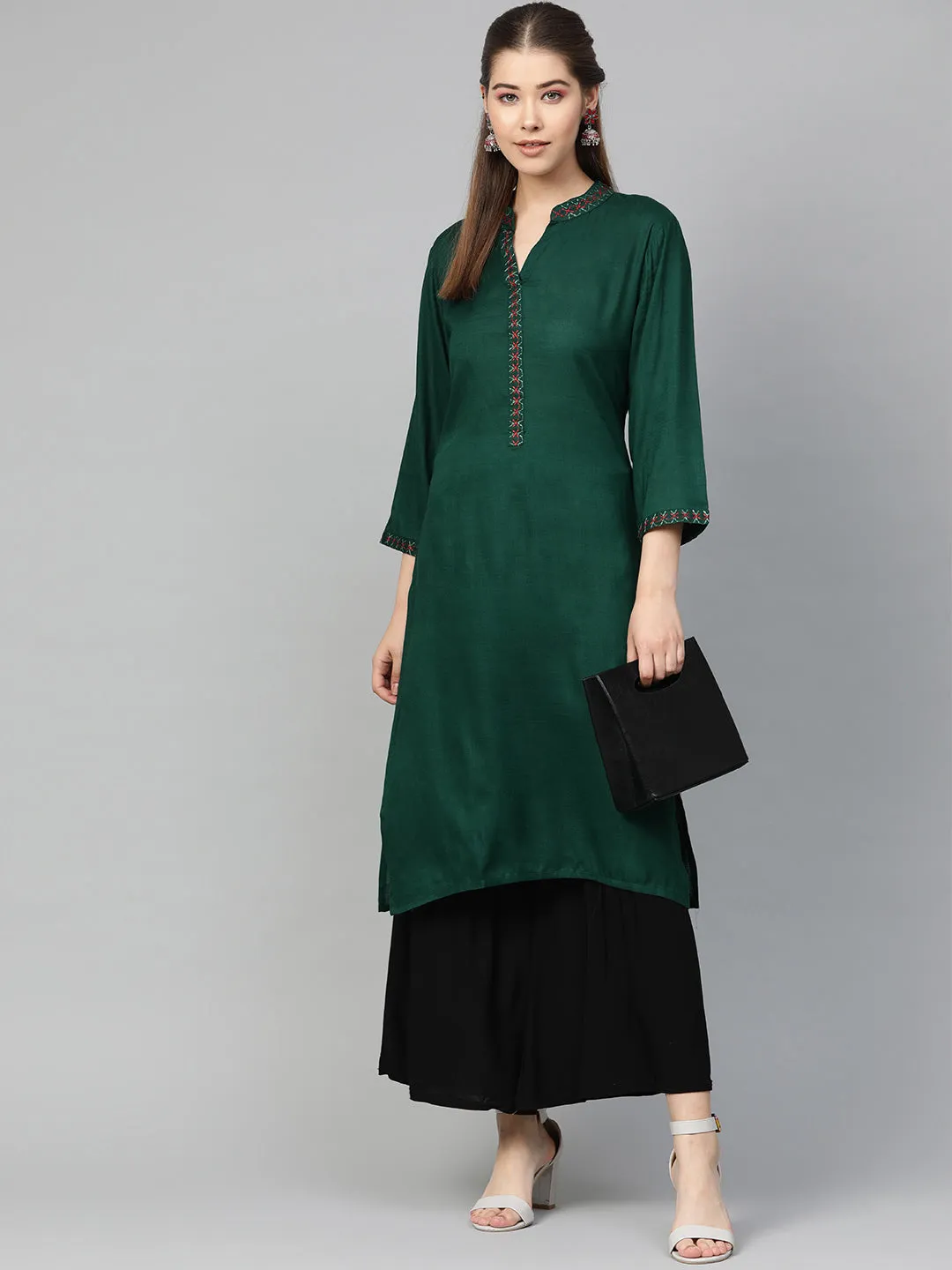 Jashvi Women Green Embroidered Straight Kurta